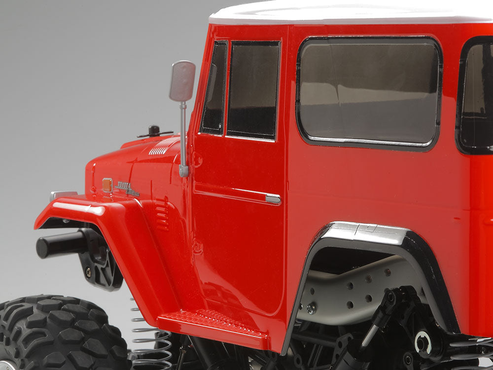 Land Cruiser 40 side step and hood detail