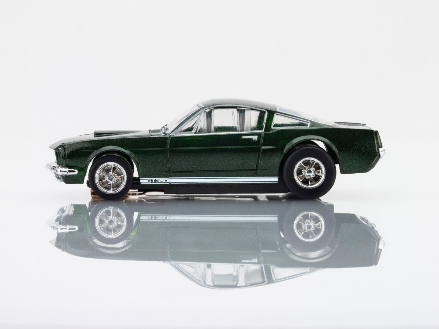 AFX 22151 1966 Shelby GT350R Ive Green Ford Mustang Limited Edition HO Slot Car