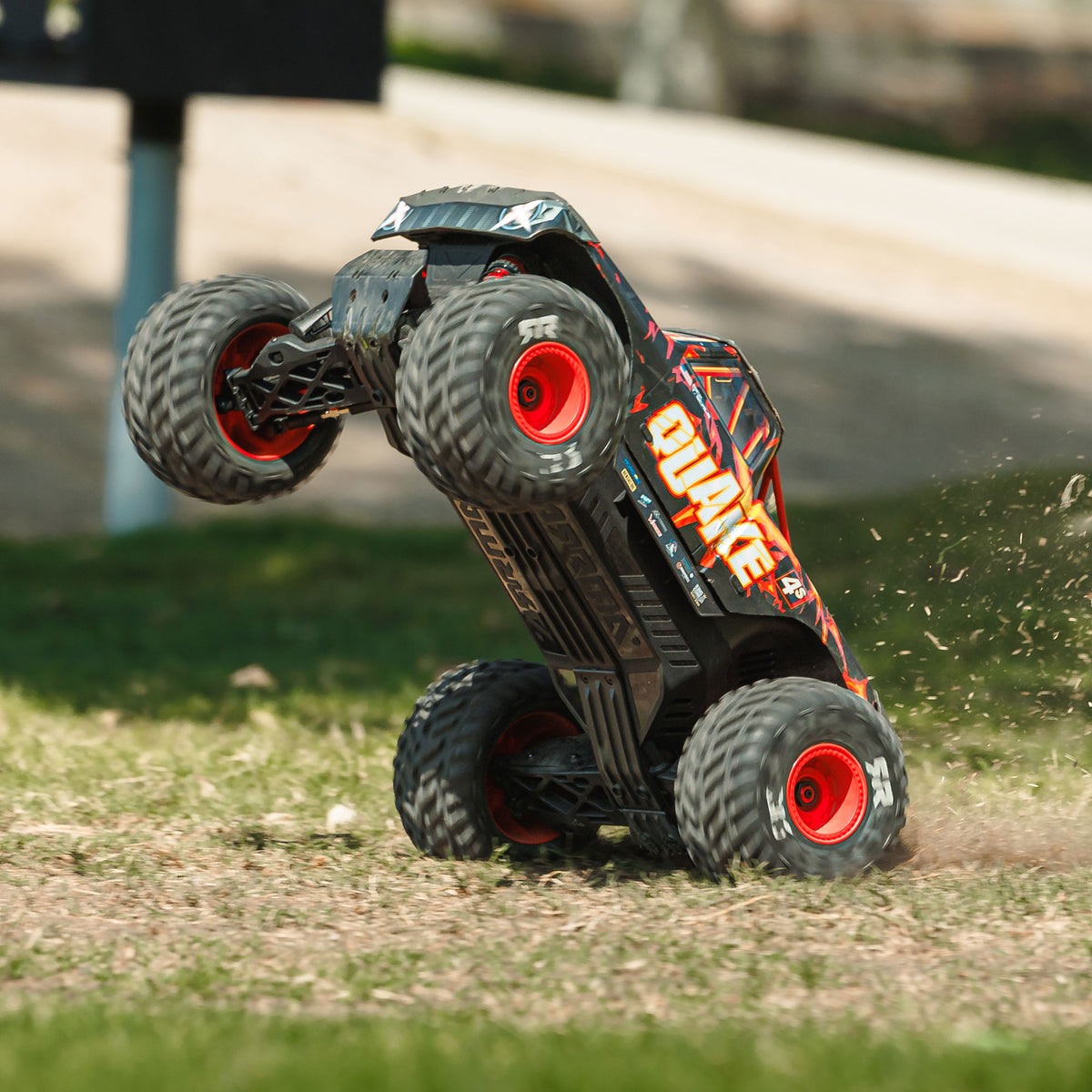 ARRMA ARA4437T1 Quake 4S DSC 4X4 RTR