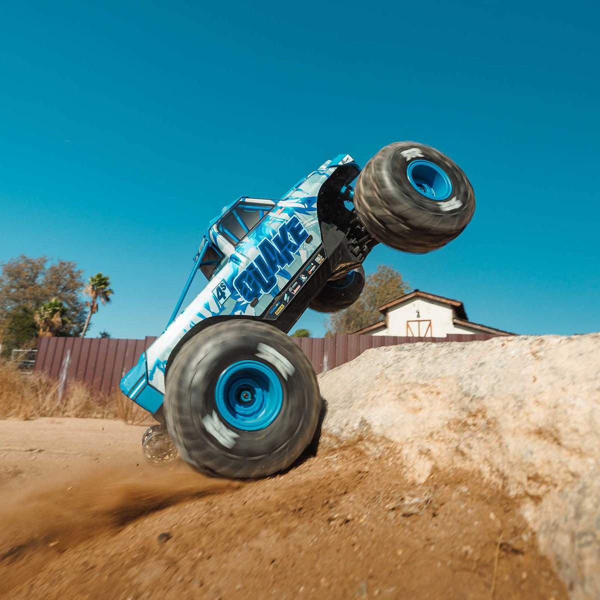 ARRMA ARA4437T2 Quake 4S DSC 4X4 RTR