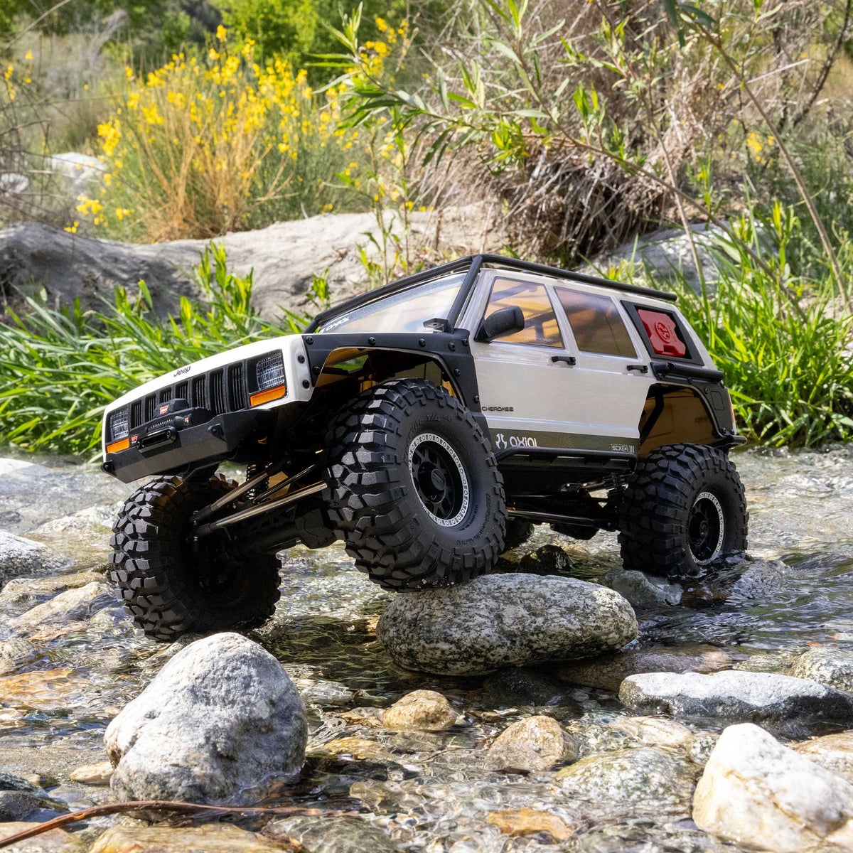 Axial AXI-2037T2 1/10 SCX10 III Jeep Cherokee XJ 4X4 RTR Brushed Rock Crawler, White