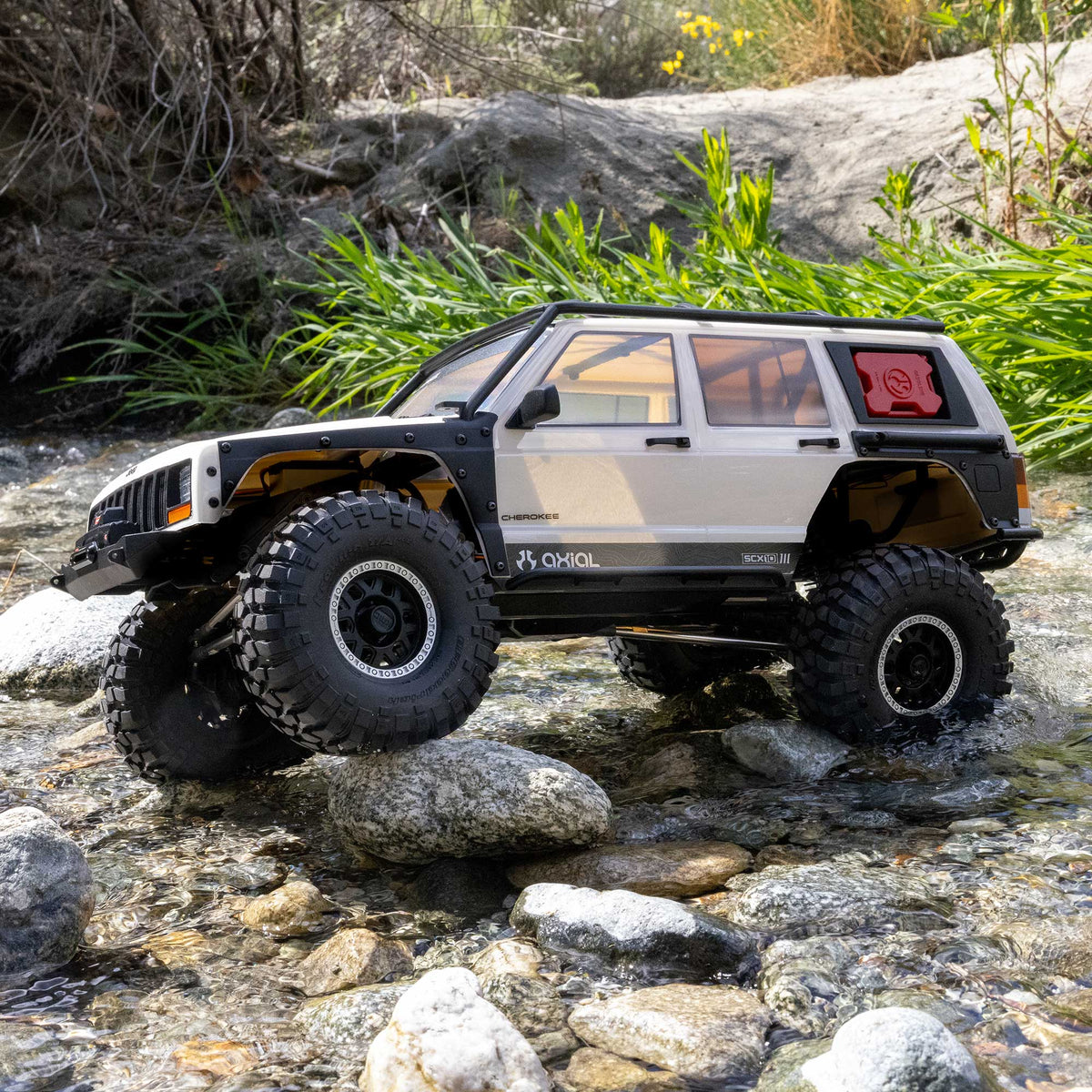Axial AXI-2037T2 1/10 SCX10 III Jeep Cherokee XJ 4X4 RTR Brushed Rock Crawler, White