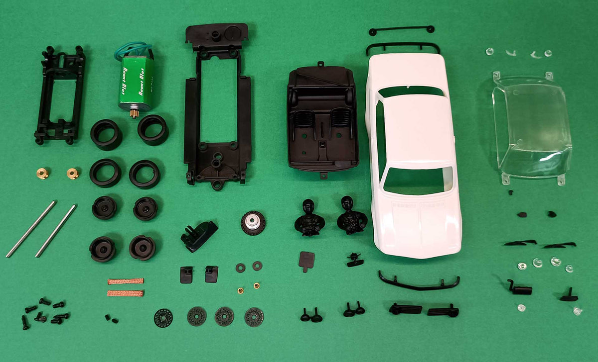 Avant Slot BMW 2002 White Unpainted Kit 1/32 Slot Car 51899