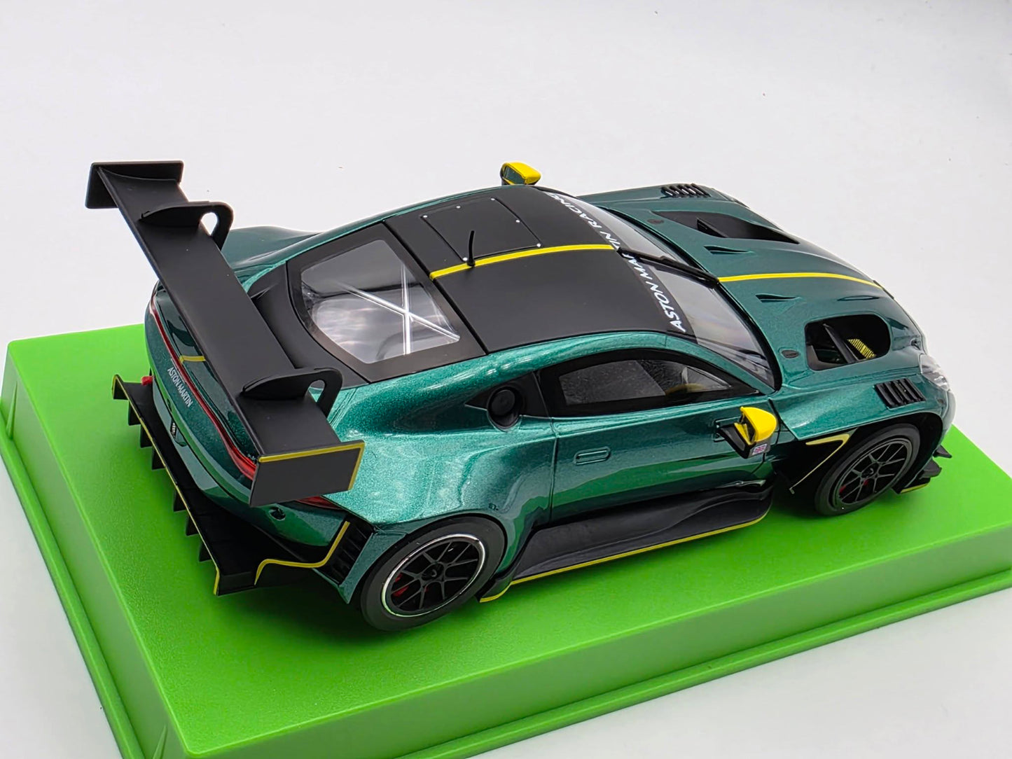 Avant Slot Aston Martin Vantage GT3 Presentation 1/32 Slot Car 52901