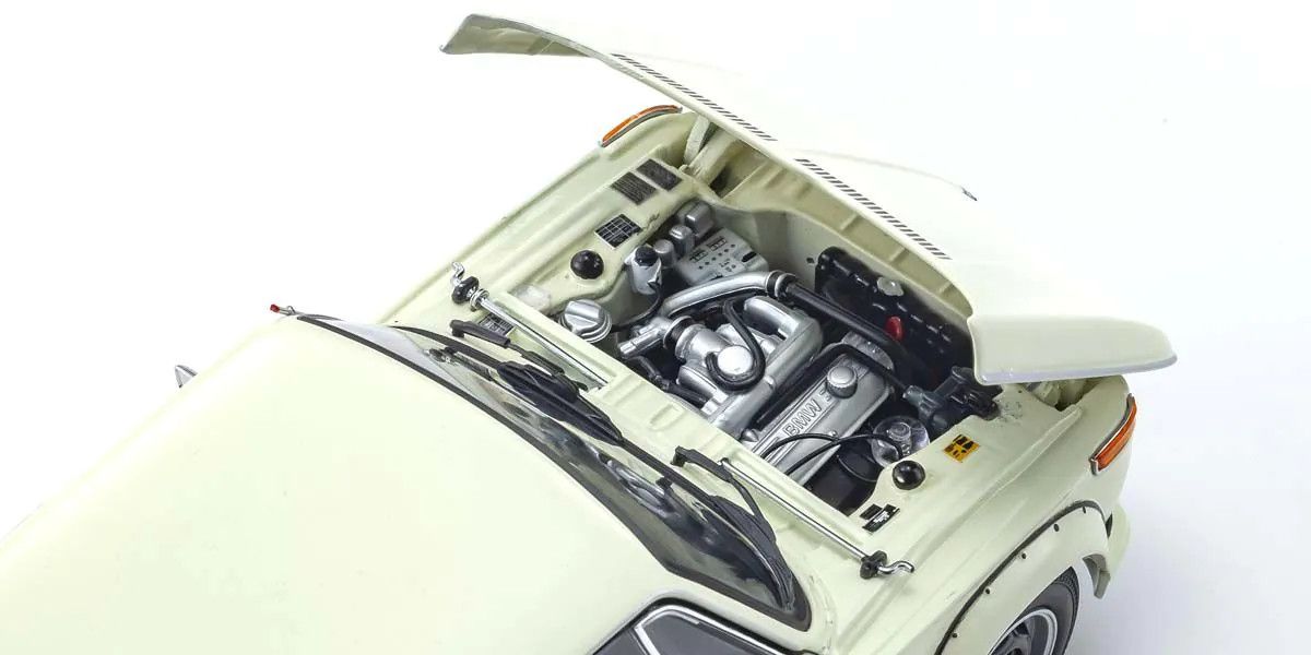 Kyosho 1/18 Scale BMW 2002 Turbo White Model Diecast Car