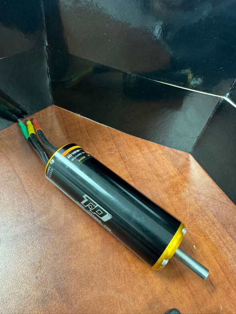 TP POWER 4080 CM 2250 kv BRUSHLESS MOTOR 8MM (UP TO 8s)