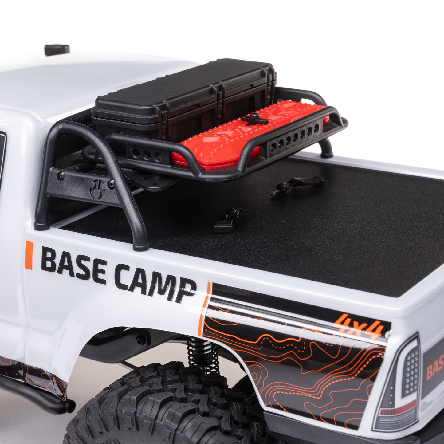Axial AXI-1375T1 1/10 SCX10 III Base Camp 4X4 RTR Brushed Rock Crawler, White