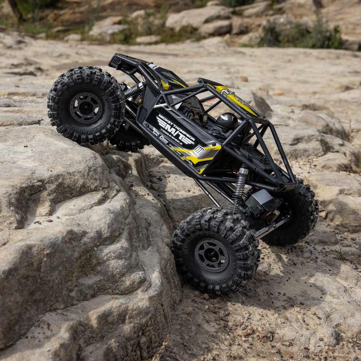 Axial AXI-1543T2 1/10 UTB10 Capra 1.9 4WS 4X4 RTR Brushed Rock Crawler, Yellow