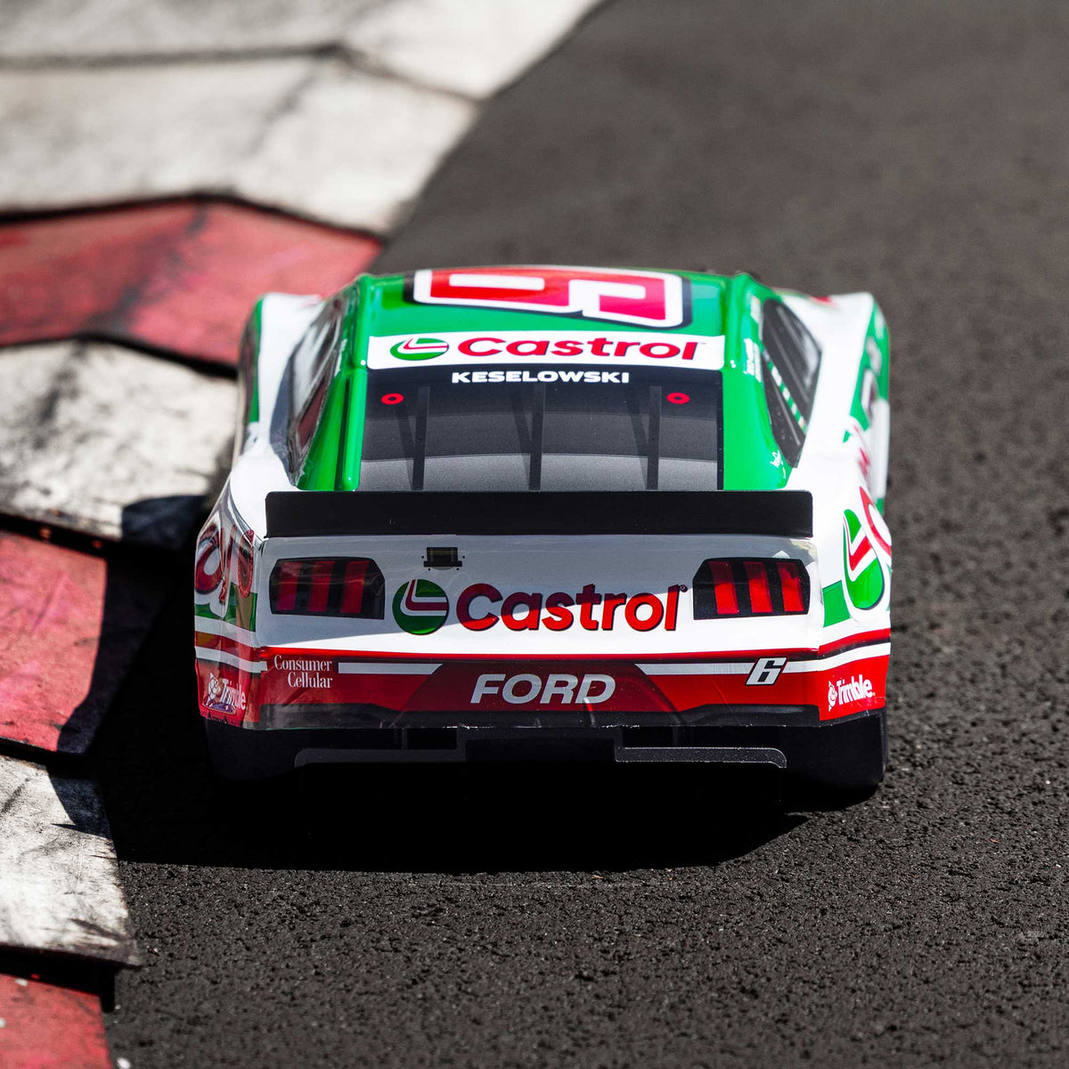 Losi LOS1122606 1/12 NASCAR No. 6 Castrol Ford Mustang RTR