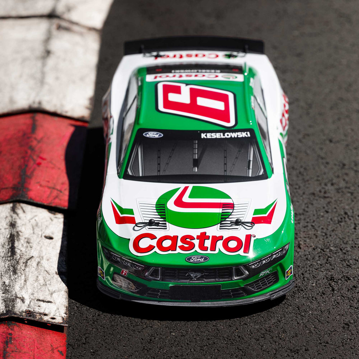 Losi LOS1122606 1/12 NASCAR No. 6 Castrol Ford Mustang RTR