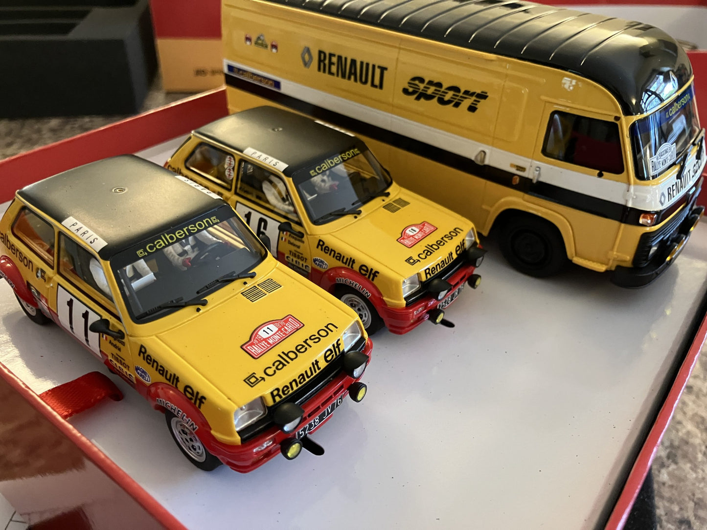 Avant Slot Renault Service Van w/ Pair of Renault 5 Team Cars 1/32 Slot Car RSV2501